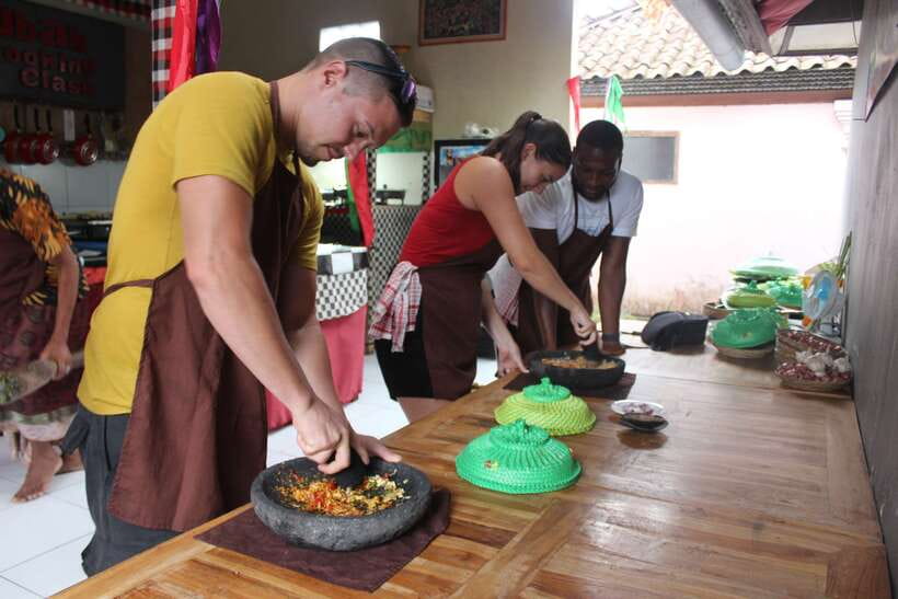 Ubud: Balinese Cooking Class and Market Tour - Key points at a glance