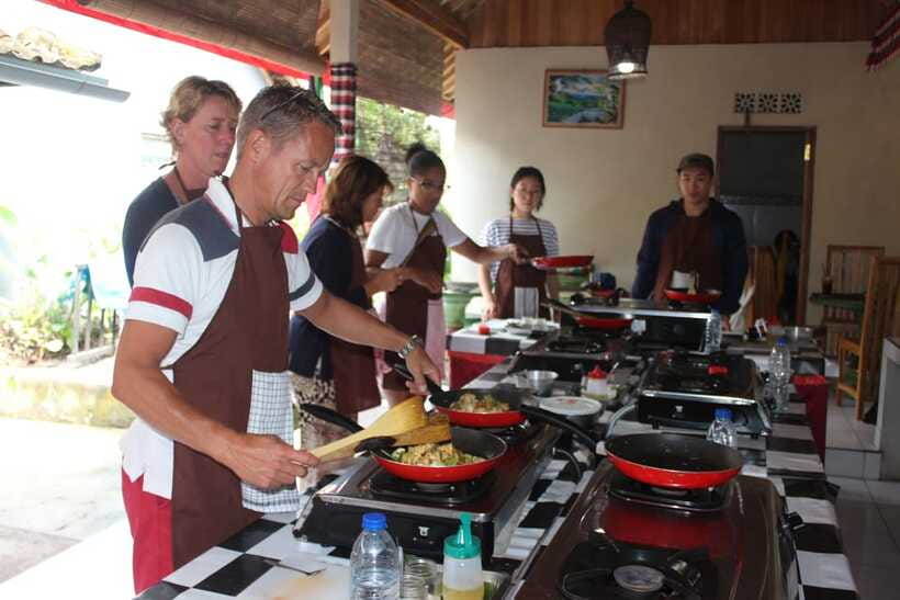 Ubud: Balinese Cooking Class and Market Tour - Price, value, and who should book