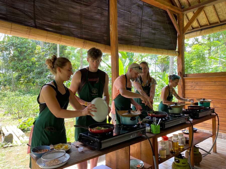 Ubud: Balinese Cooking Class at an Organic Farm - Cooking six dishes in an open-air kitchen
