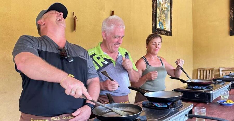 Ubud: Balinese Cooking Class with Hotel Transfers - Starting at the market in morning Bali