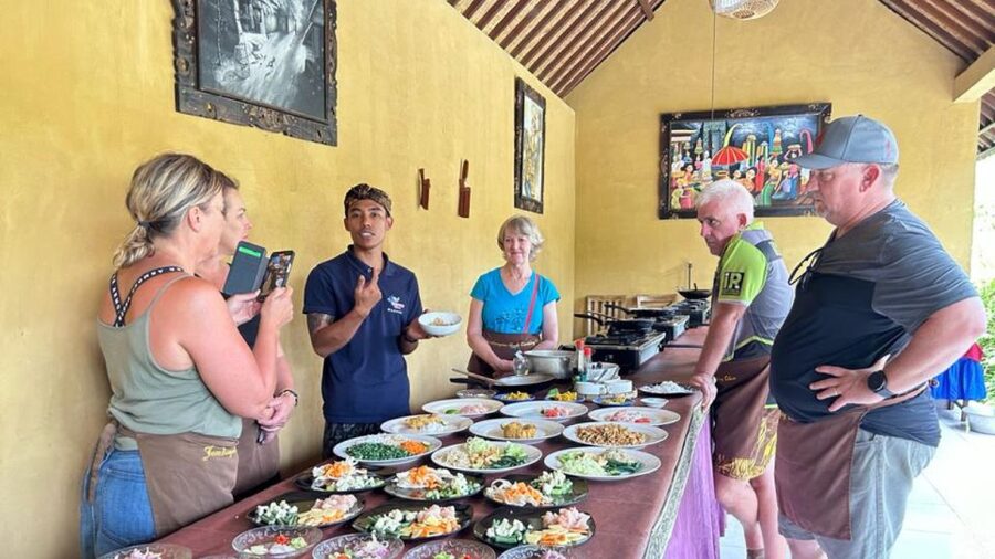 Ubud: Balinese Cooking Class with Hotel Transfers - Entering a Balinese family home