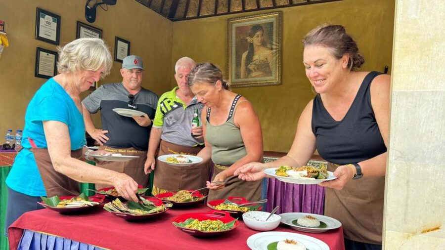 Ubud: Balinese Cooking Class with Hotel Transfers - Morning or afternoon: make the right choice