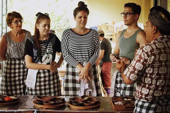 Ubud Cooking Class Bali with Balinese Chef - The morning begins at Ubud Traditional Art Market