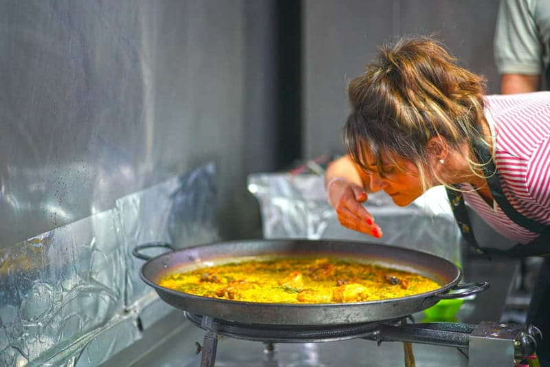 Valencia: Traditional Paella Cooking Class and Dinner - Key points at a glance