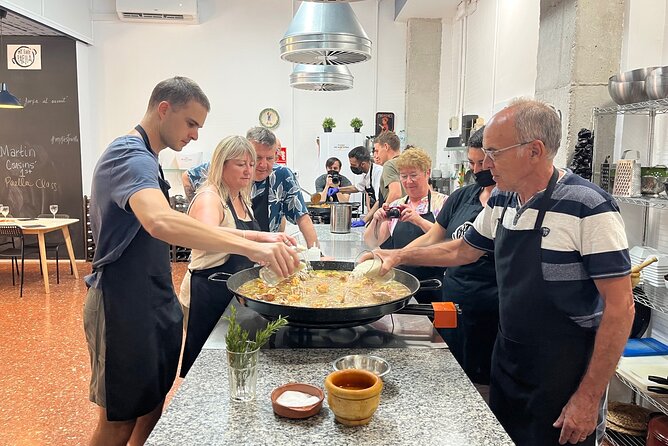 Valencian paella cooking class, tapas and visit to Ruzafa market. - Making the traditional Valencian paella