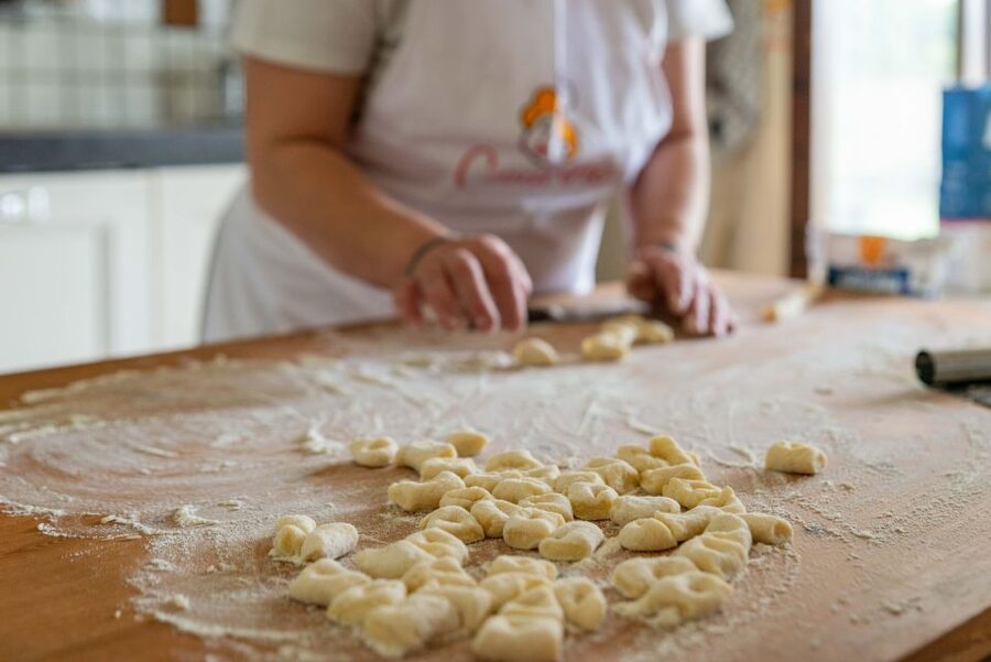 Venice: Pasta and Tiramisu Cooking Class at a Local's Home - Cooking in a Venetian family home